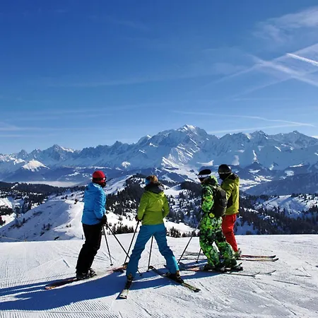 Appartement Skis Aux Pieds Avec Vue Sur Le Village Et Vallee